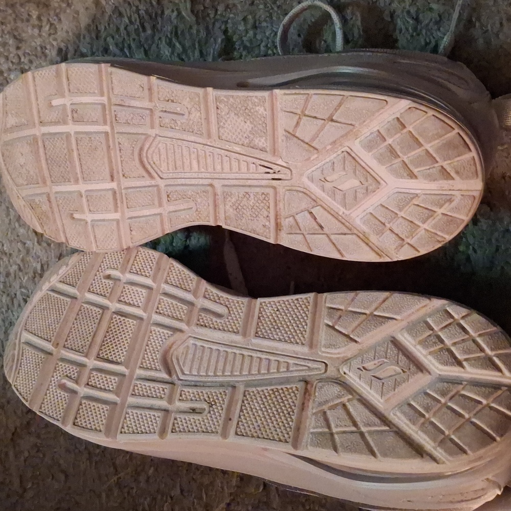 Skechers Air Cooled Memory Foam Sparkly Sneakers EUC - Picture 7 of 7